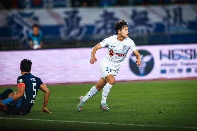 开云官网-【中超】毛伟杰首球图多列点射 三镇2比2绝平英博