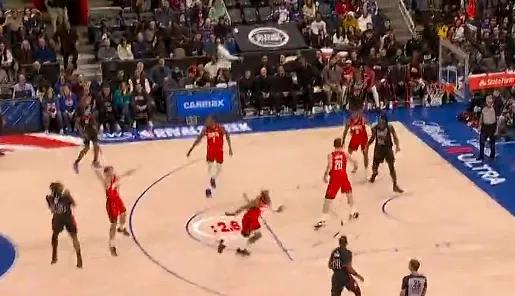 开云APP-霍兰德内突外投连得5分，活塞打出一波13-1反超比分