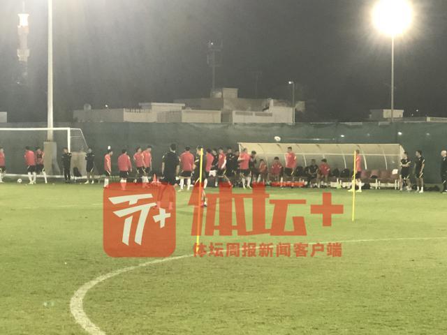开云体育下载-洛国富因伤缺席恢复训练 场地横幅激励国足不放弃