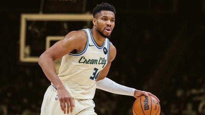 记者:雄鹿认为字母哥是东部最强球星;尽管暂居第11但对季后赛有信心